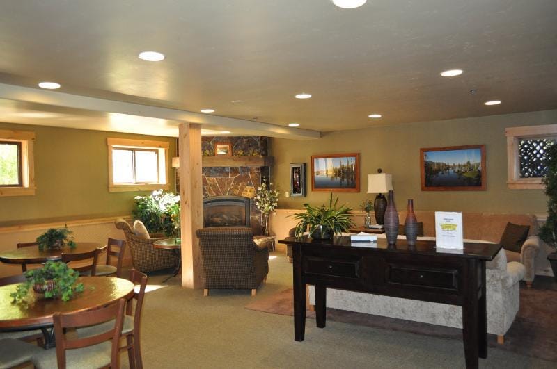 Olympic Village Inn - Extra Holidays Resort in Palisades Tahoe (Olympic Valley)