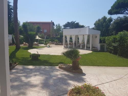 Golden Beach Residence Hotel in Fregenae