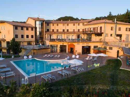 Falcon Hotel Hotel in Marche