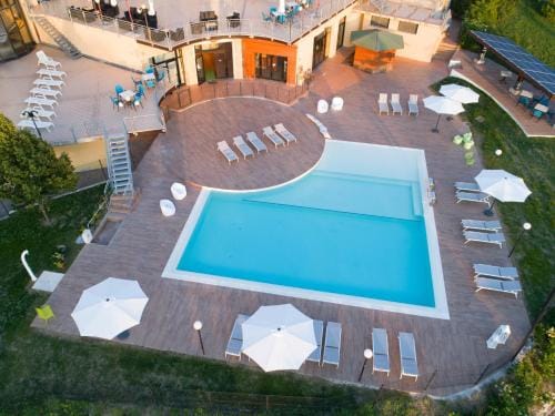 Falcon Hotel Hotel in Marche