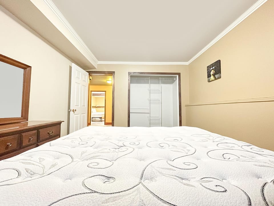 Bobcaygeon Resort Hotel in Kawartha Lakes
