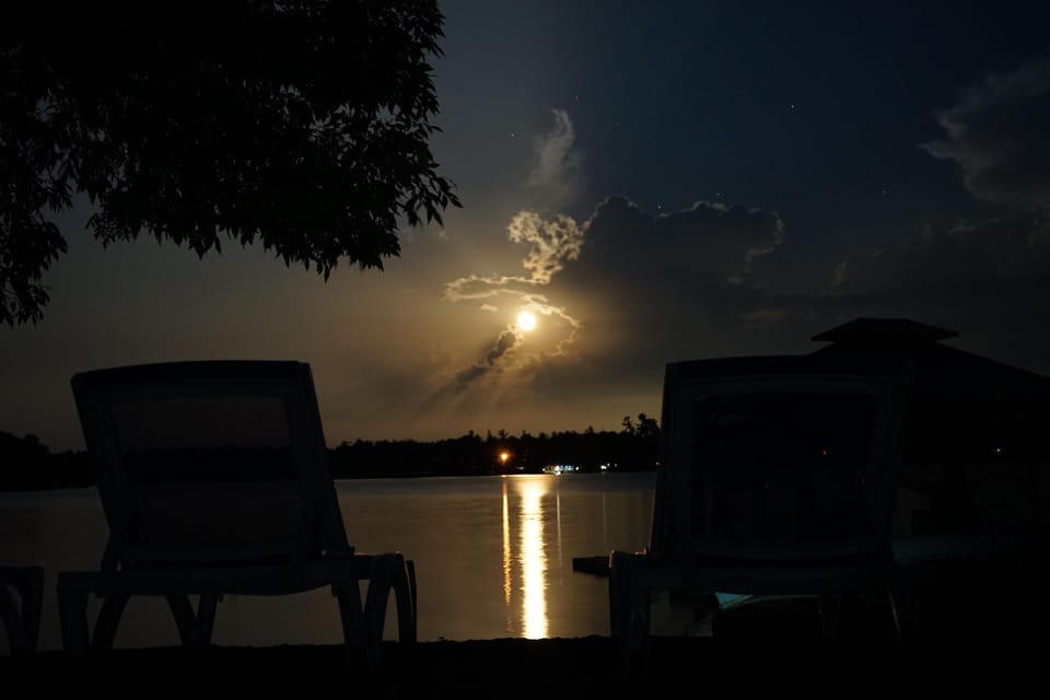 Bobcaygeon Resort Hotel in Kawartha Lakes