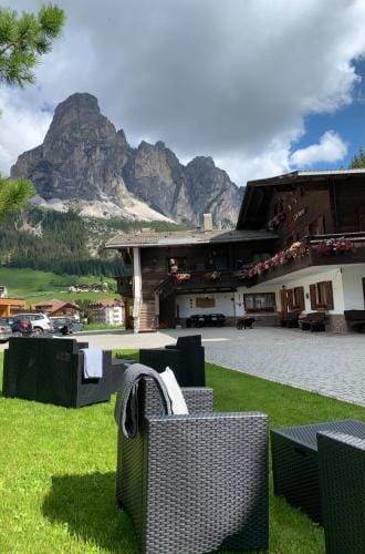 Garni La Vara Hotel in Corvara
