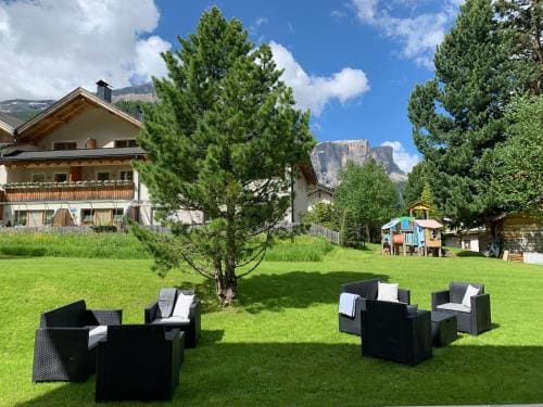 Garni La Vara Hotel in Corvara