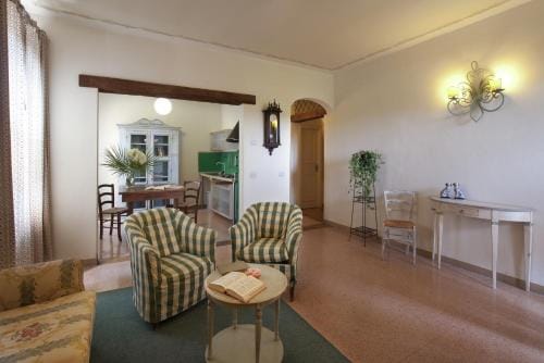 Fattoria Santa Lucia Borgo alla Cantina Hotel in Tuscany