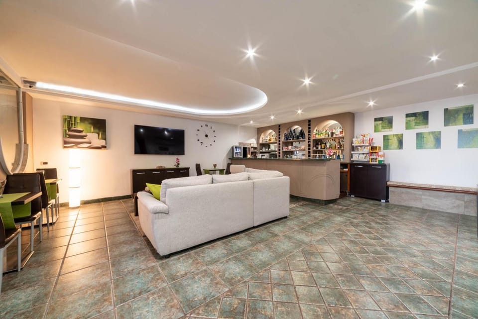 Shared lounge/TV area