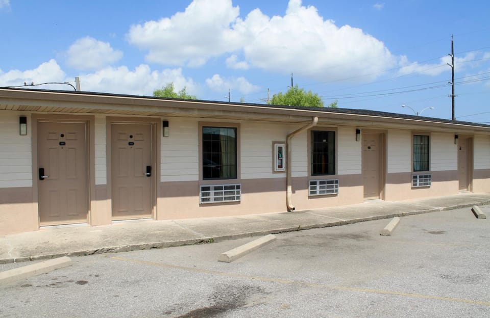 Best Way Inn and Suites - New Orleans Motel in Viavant-Venetian Isles