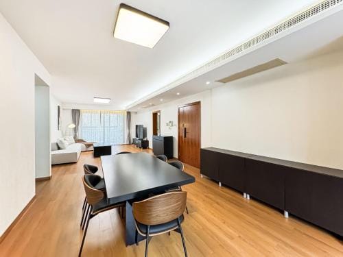 Shanghai Tyms 3Bedrooom 2BA  Gubei CBD Near Line10 Hotel in Shanghai