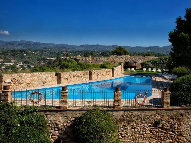 Swimming pool [outdoor]