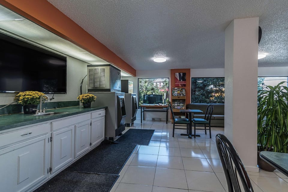 Motel 6 Albany, NY - Airport Hotel in Colonie