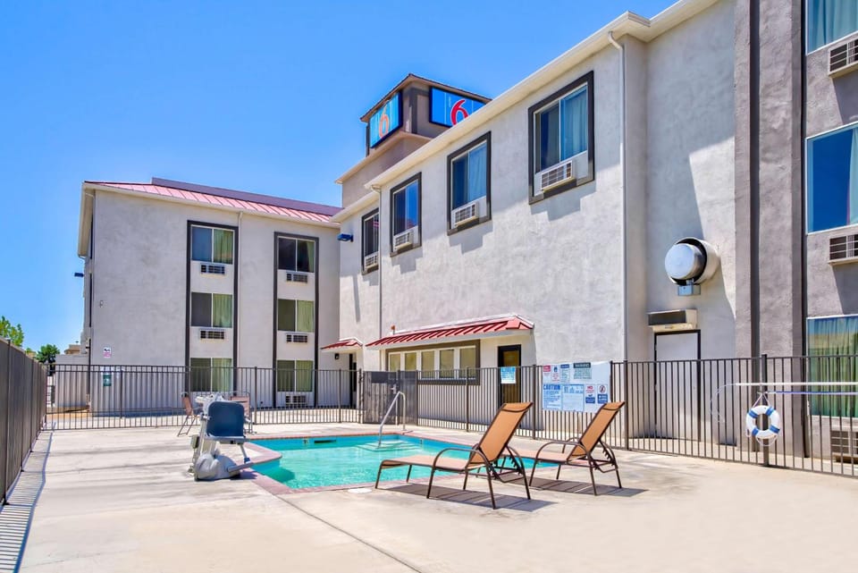 Motel 6 Hesperia, CA - West Main Street - I-15 Hotel in Hesperia