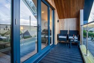 Ty Megan - 3 Bedroom Cottage - Bayview Oxwich Hotel in Wales