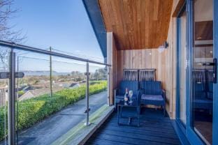Ty Alice - 3 Bedroom Cottage - Bayview Oxwich Hotel in Wales