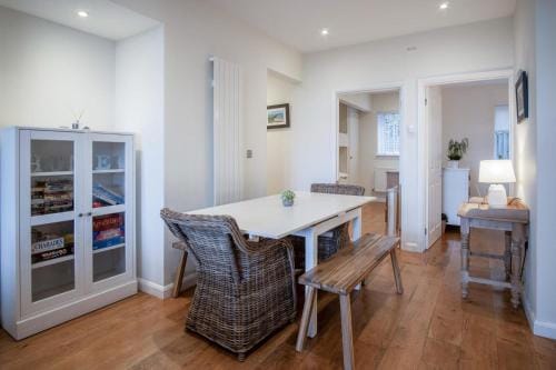 Ty Gwawr - 3 Bedroom Apt - Bayview Oxwich Hotel in Wales