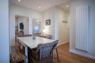 Ty Gwawr - 3 Bedroom Apt - Bayview Oxwich Hotel in Wales