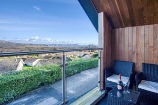 Ty Florence - 3 Bedroom Cottage - Bayview Oxwich Hotel in Wales