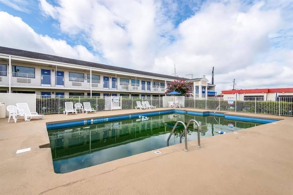 Motel 6 Anniston, AL Hotel in Anniston