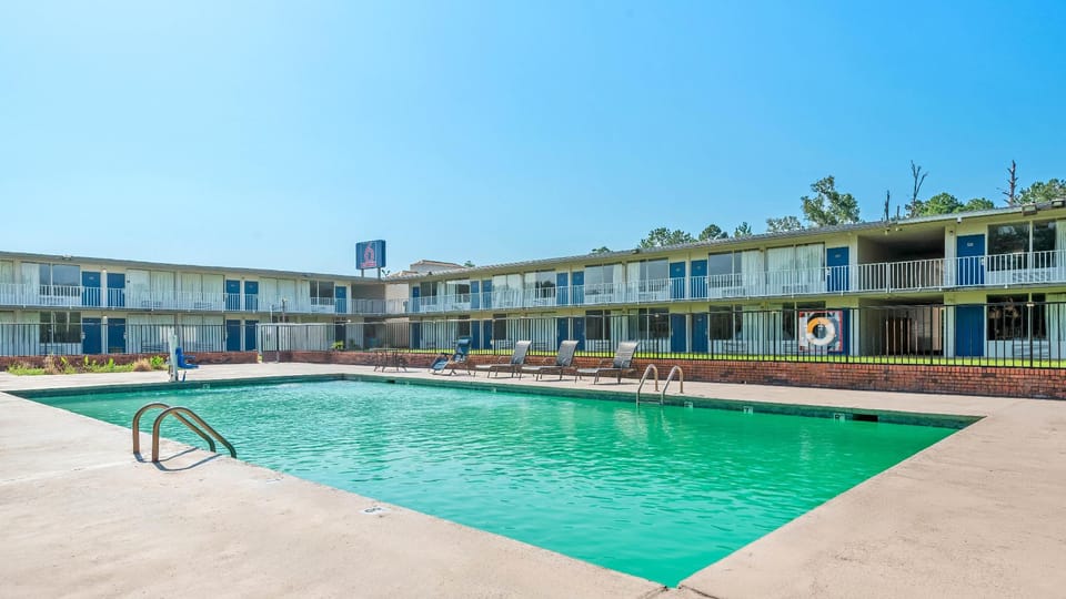 Studio 6 Hammond, LA – I12 – I55 Hotel in Hammond