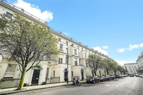 Stylish One Bed Flat in Paddington with  parking Hotel in City of Westminster