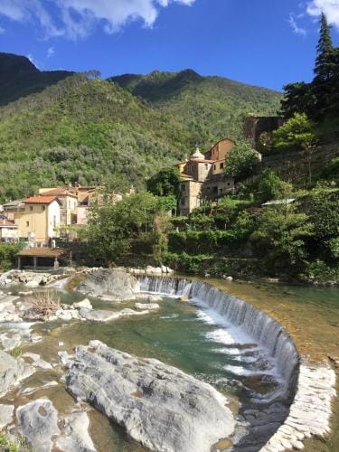 SweetHome Apartment 10 km from the sea 4 people Hotel in Badalucco