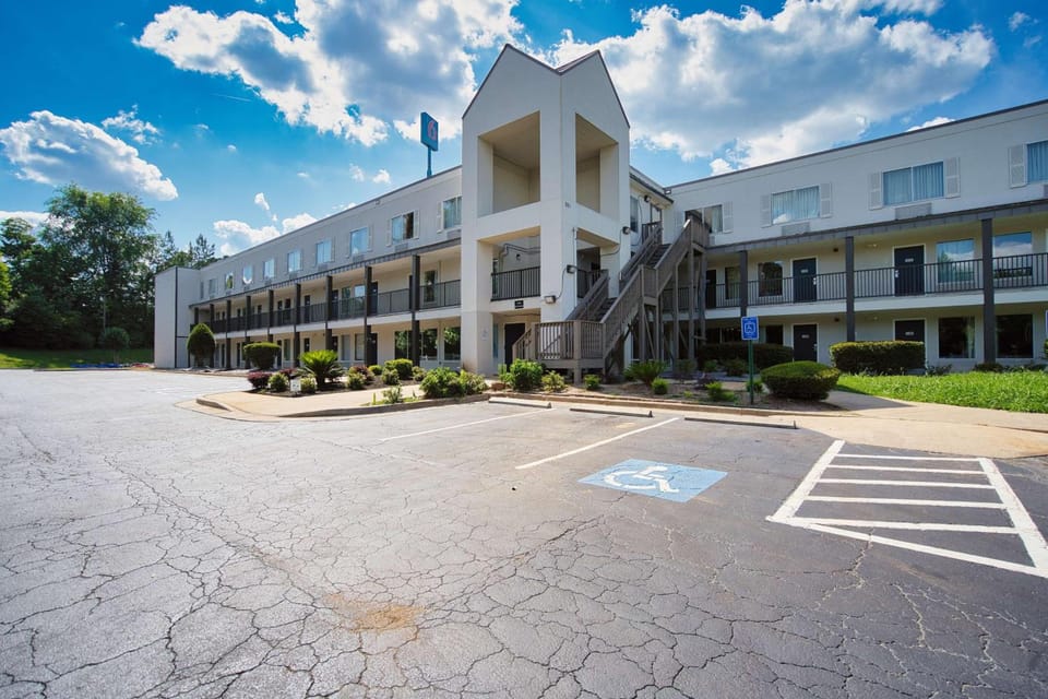 Motel 6  Augusta, GA Hotel in Augusta