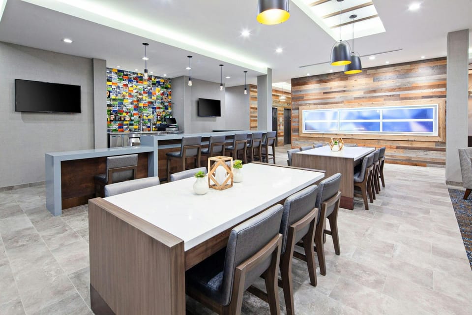 SpringHill Suites by Marriott San Diego Escondido/Downtown Hotel in Escondido Village