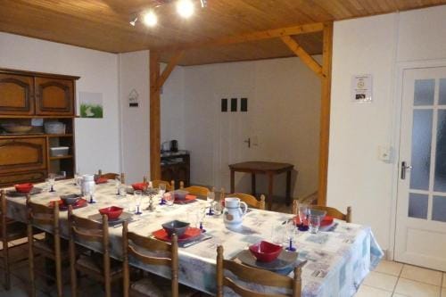 Gite a la ferme sarroux 8 personnes capacite 10 p Hotel in Auvergne-Rhône-Alpes