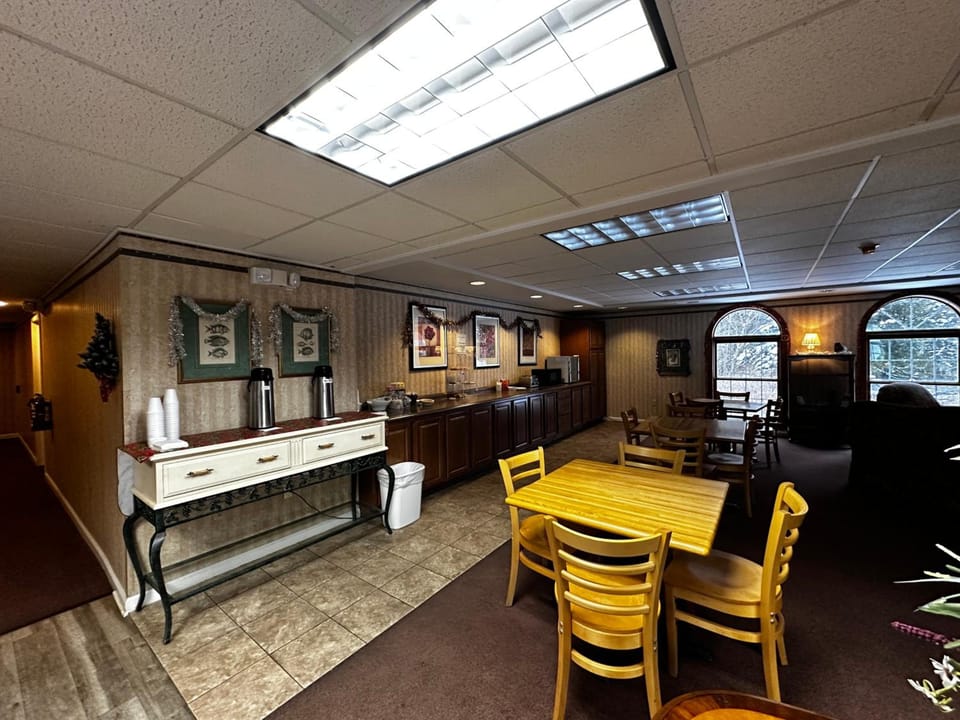Westgate Inn Hotel in Allegheny River