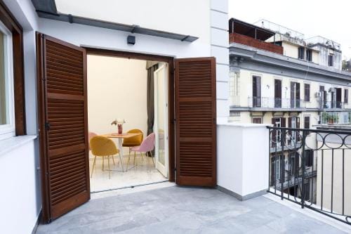 HOTIDAY Room Collection - Napoli Centro Storico Hotel in Naples
