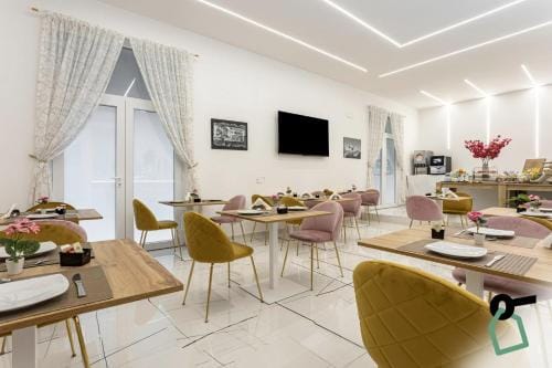 HOTIDAY Room Collection - Napoli Centro Storico Hotel in Naples