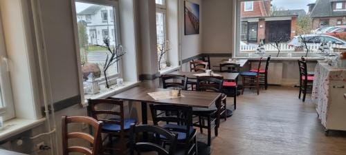 Hotel-Cafe-Lindow Hotel in Wenningstedt-Braderup