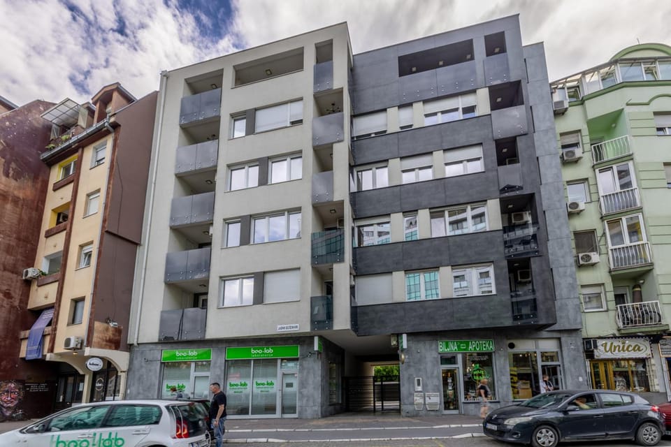 Arena BIG Luxury Apartments with free parking Hotel in Novi Sad
