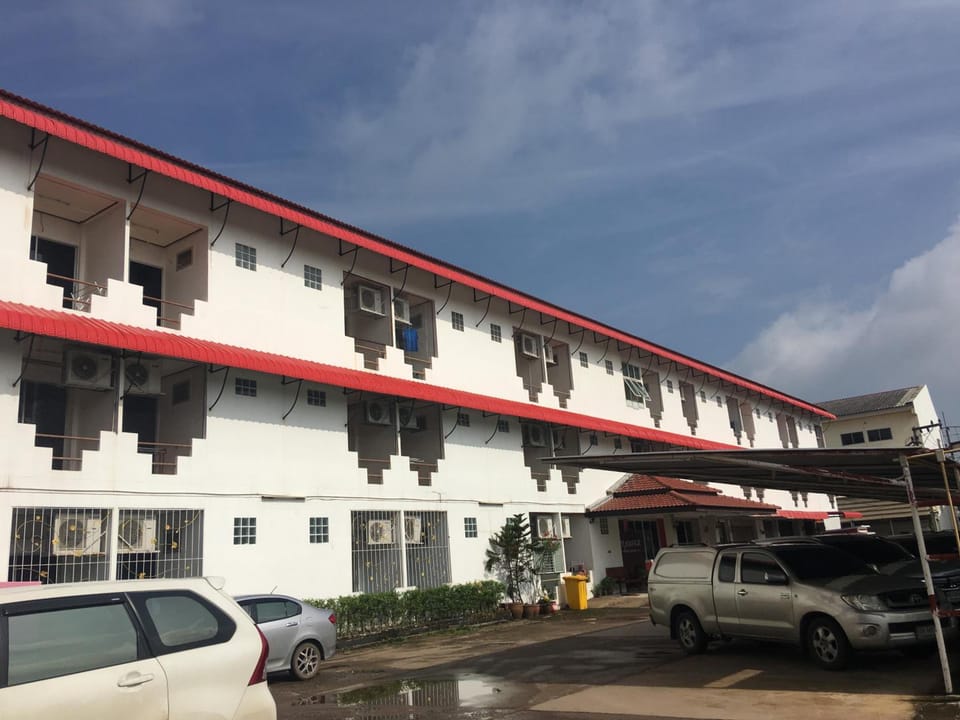 Peamsuk Sweet Prachin Buri Hotel in Laos