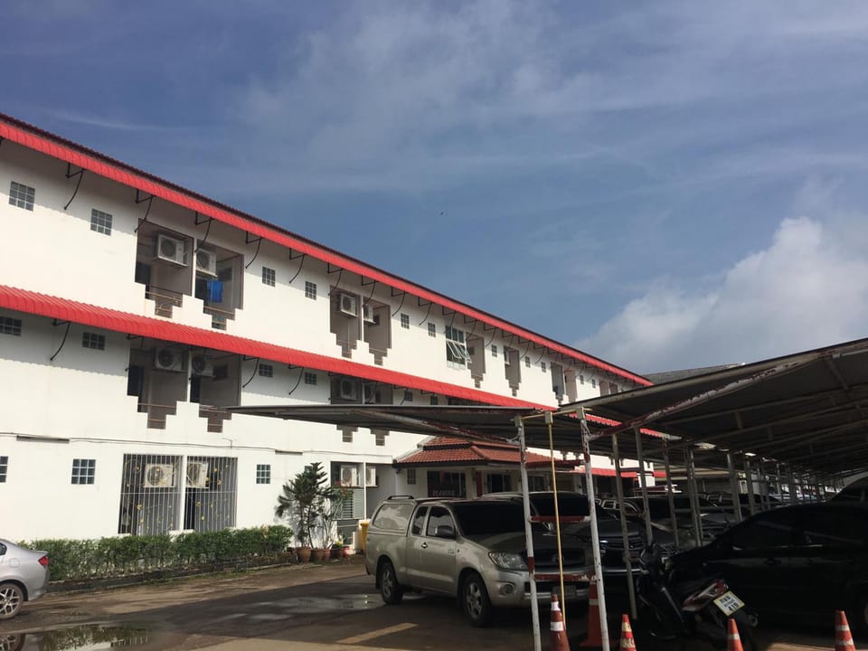 Peamsuk Sweet Prachin Buri Hotel in Laos