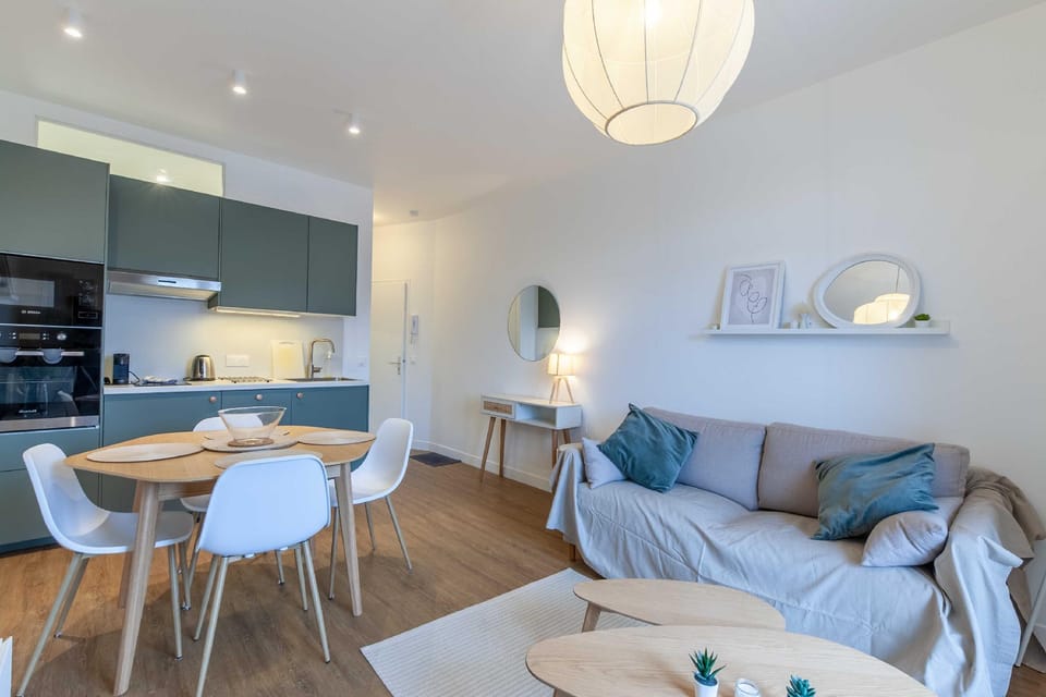 Apartment 4 people w/ balcony 500m from the beach Hotel in Deauville