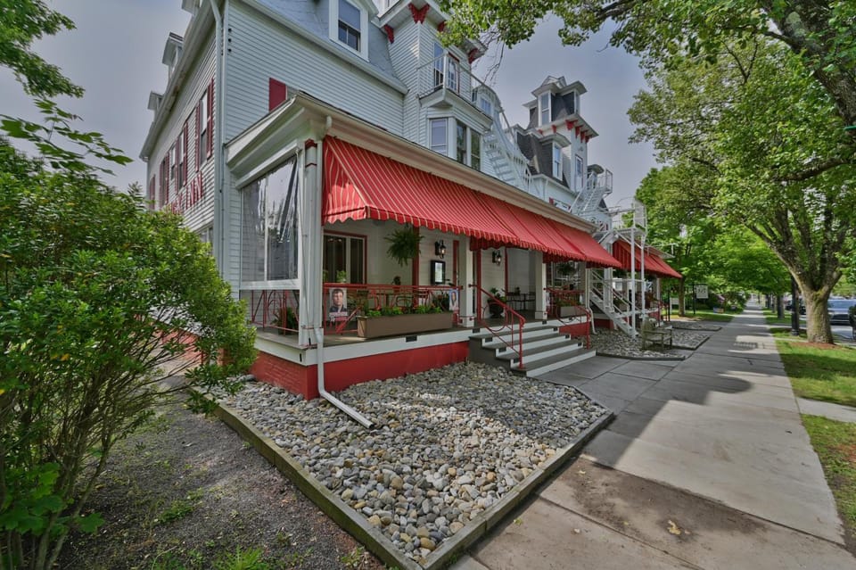 Tom Quick Inn Hotel in Milford