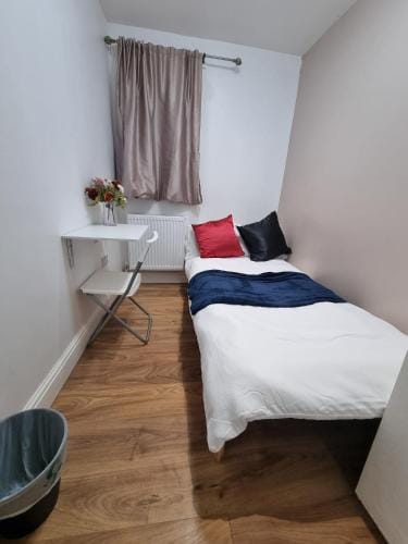 Single room Hayes, Heathrow, London, Free parking Hotel in Hayes