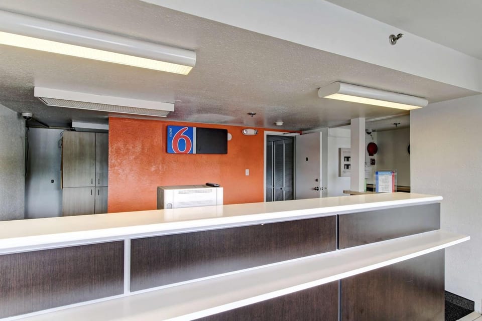 Motel 6 Amherst, OH - Cleveland West - Lorain Hotel in Lake Erie