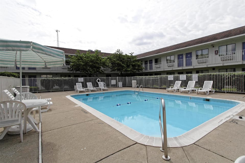 Motel 6 Amherst, OH - Cleveland West - Lorain Hotel in Lake Erie