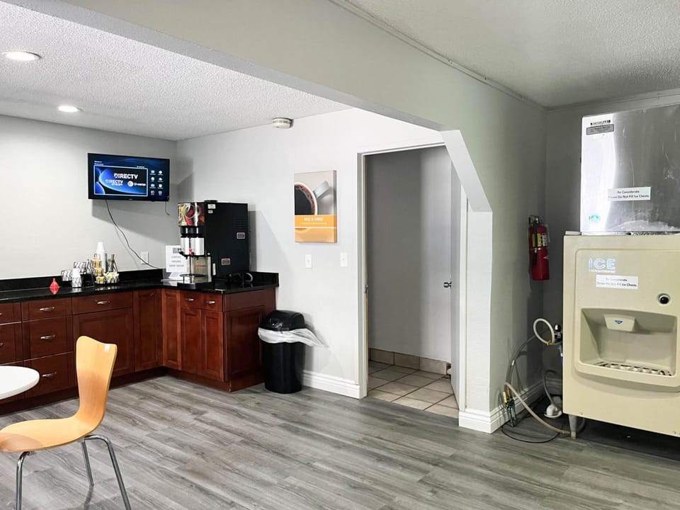 Studio 6  Suites Dayton, OH - Englewood Hotel in Dayton