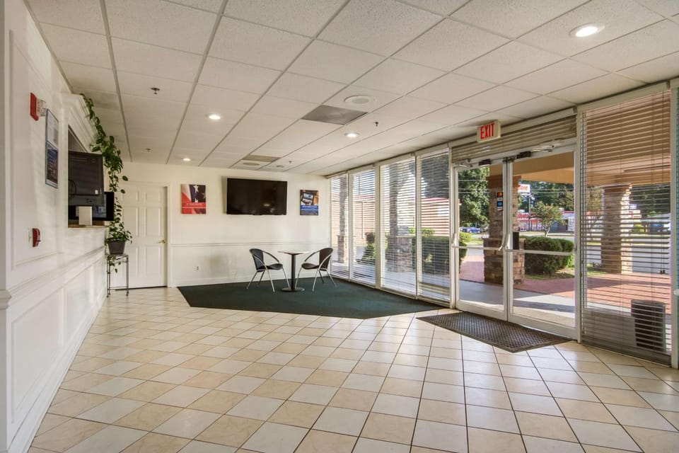 Shared lounge/TV area