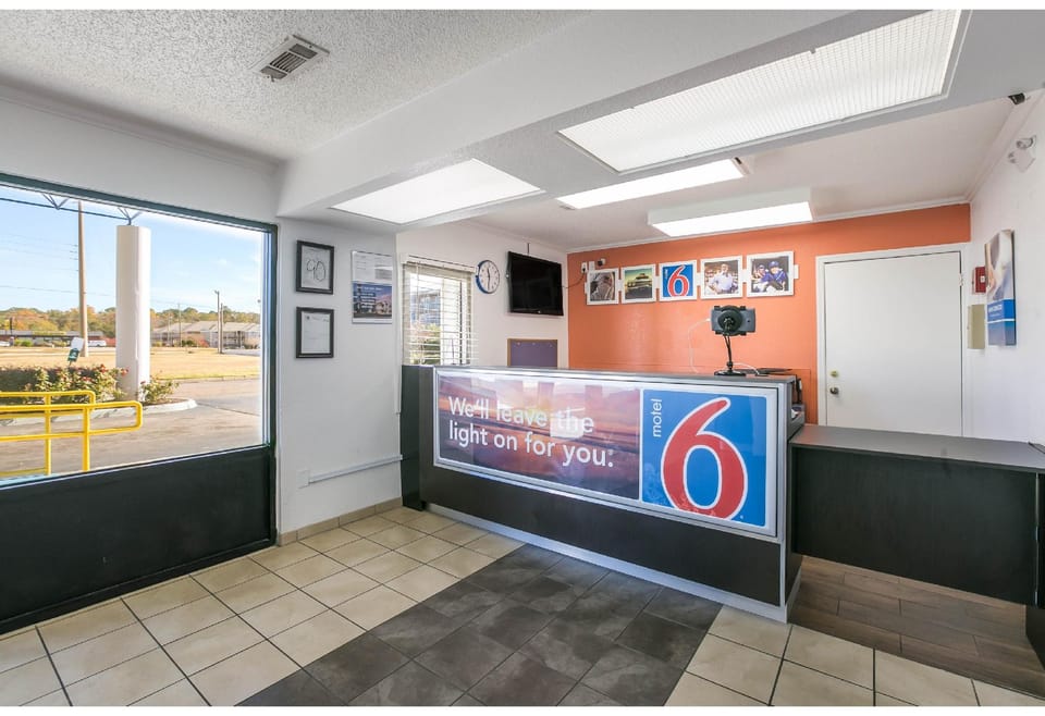 Motel 6 Dothan, AL Hotel in Dothan