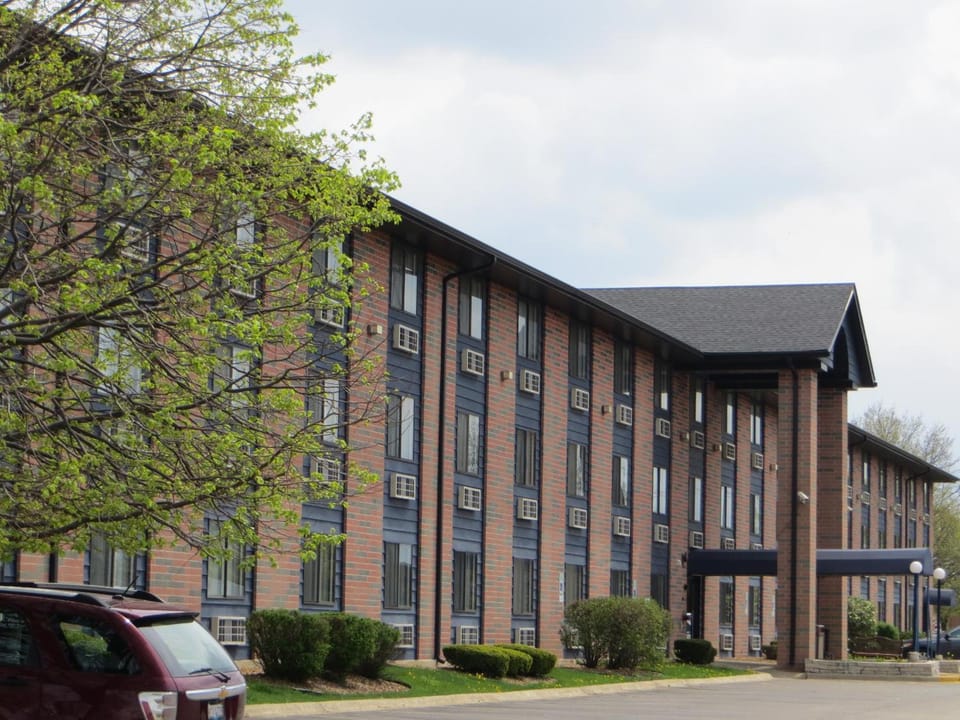 Motel 6 Elk Grove Village, IL - O'Hare Hotel in Des Plaines