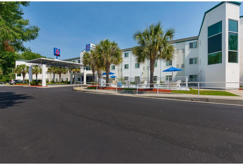 Motel 6 Columbia, SC - Fort Jackson Area Hotel in Dentsville