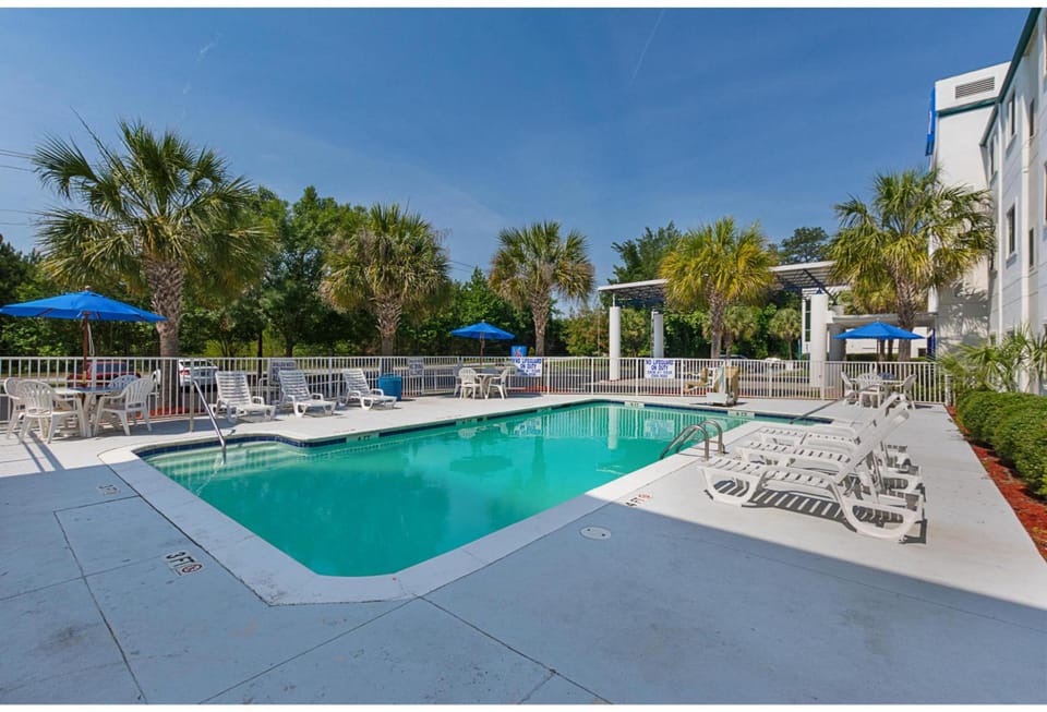 Motel 6 Columbia, SC - Fort Jackson Area Hotel in Dentsville