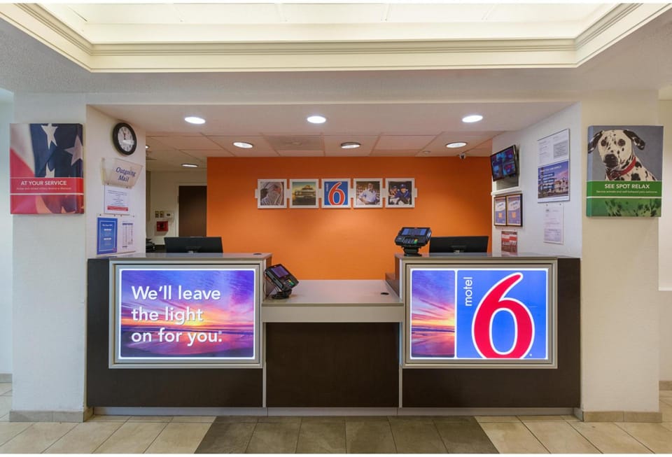 Motel 6 Columbia, SC - Fort Jackson Area Hotel in Dentsville