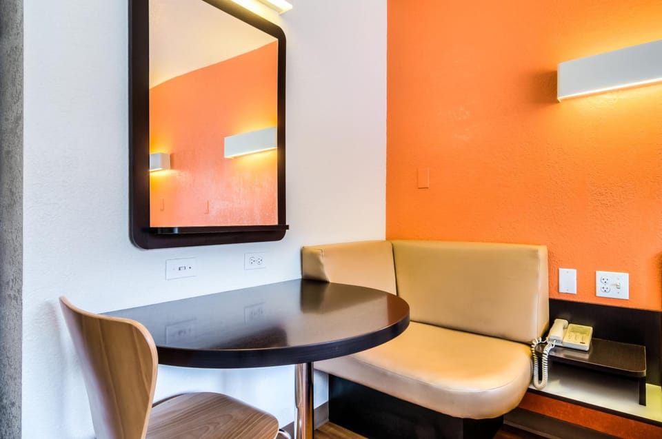 Motel 6 Arlington Heights, IL - Chicago North Central Hotel in Arlington Heights