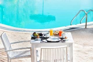 Akra Morea Apartments Hotel in Islands