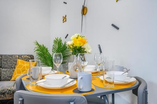 -RB83- For your relaxed,Cosy stay,Free Parking Hotel in Leeds
