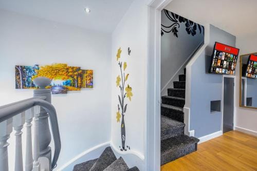 -RA83- For your relaxed,Cosy stay,Free Parking Hotel in Leeds